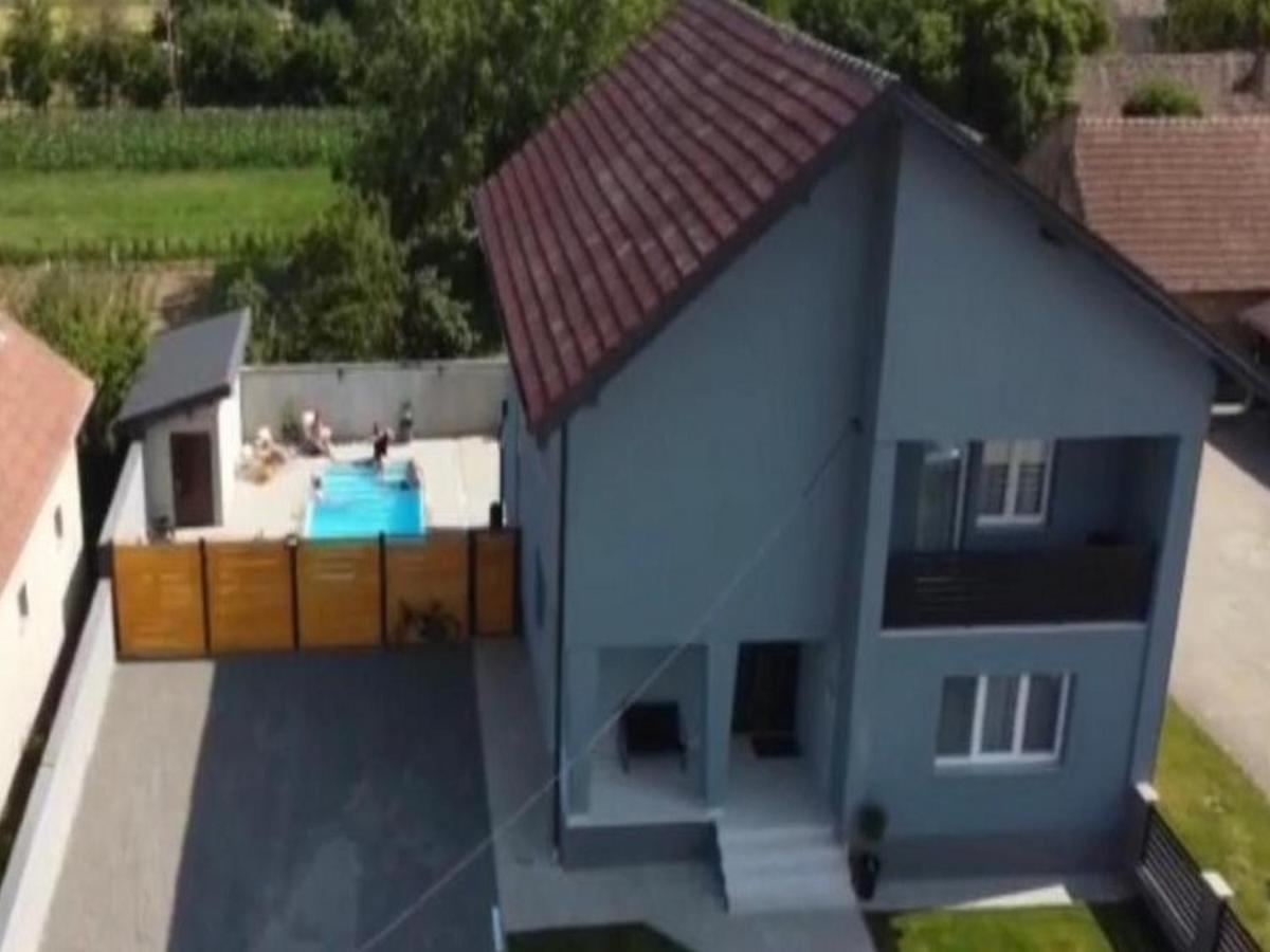 Holiday Home Thesaurum Karanac Esterno foto